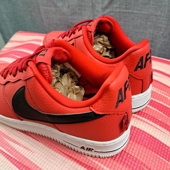 Size 8.5 Nike Air Force 1 NBA University Red Black Statement Game Men's - Picture 4 of 13